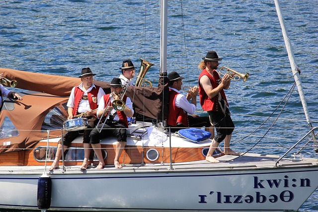 尽管亨德森 尽管亨德森